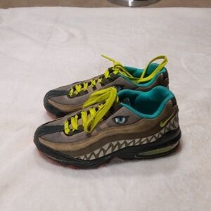 Nike Boy's Air Max 95 Dinosaurs Size 5.5y